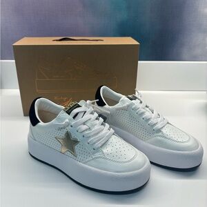 Never Worn Vintage Havana White/Gold Sneaker Size 7.5